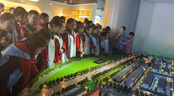 2023年10月17日区中幼学师生到6966集团造纸博物馆研学